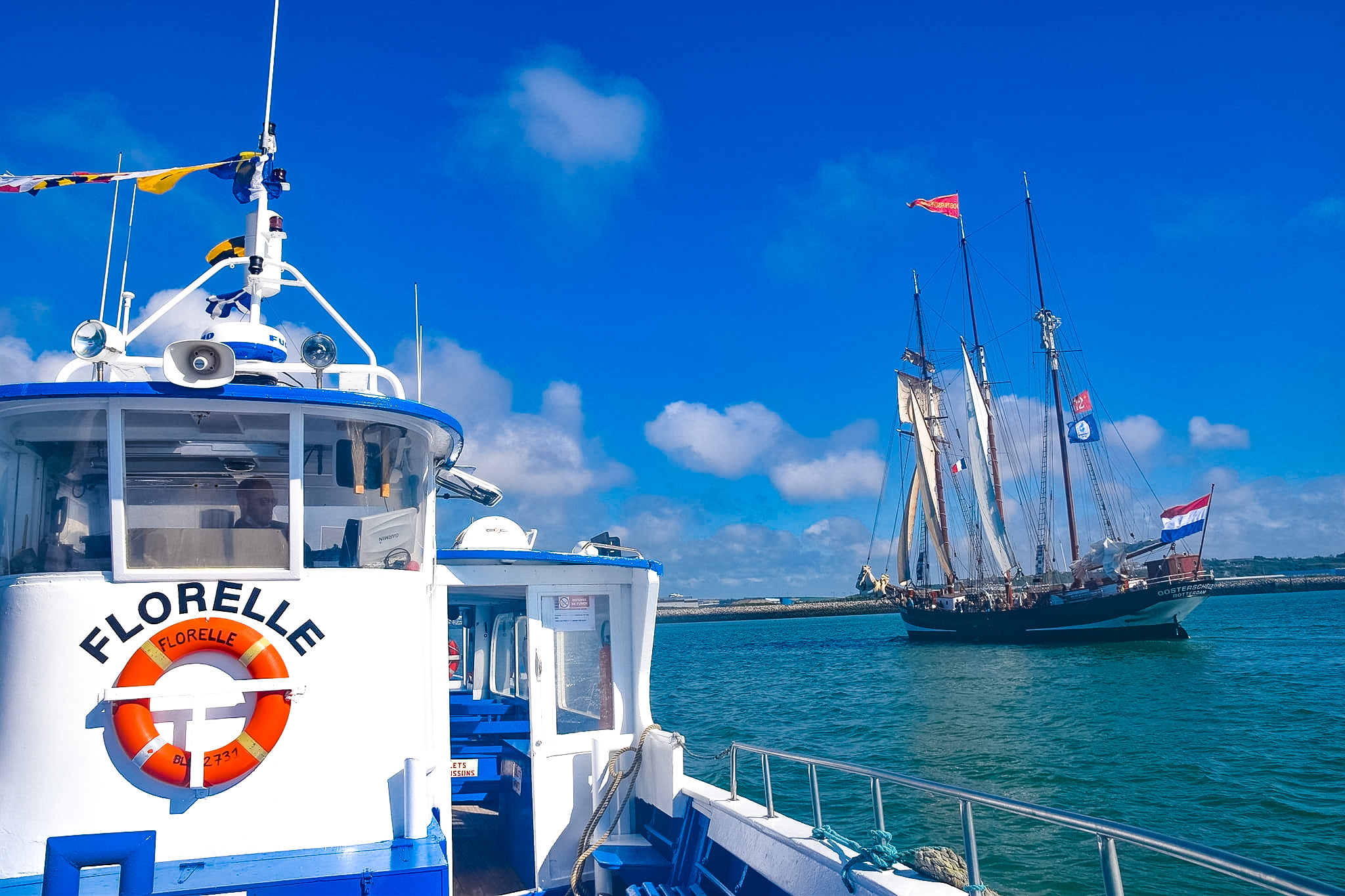 On met les voiles pour un bon bol d’air frais le temps d’une excursion à bord du Florelle. De la Pointe aux Oies au Cap Gris-Nez, on en prend plein les yeux avec ces jolies paysages.